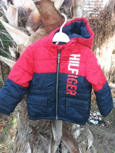 Chaqueta infantil roja y azul TOMMY HILFIGER - miniatura 1
