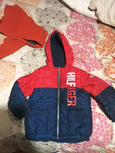 Chaqueta infantil roja y azul TOMMY HILFIGER - miniatura 3