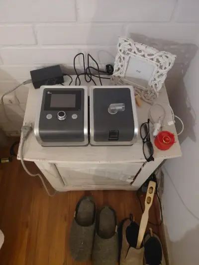 Máquina CPAP ResMed usada - miniatura 1