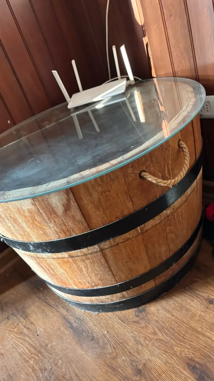 Mesa de barril con vidrio - 1