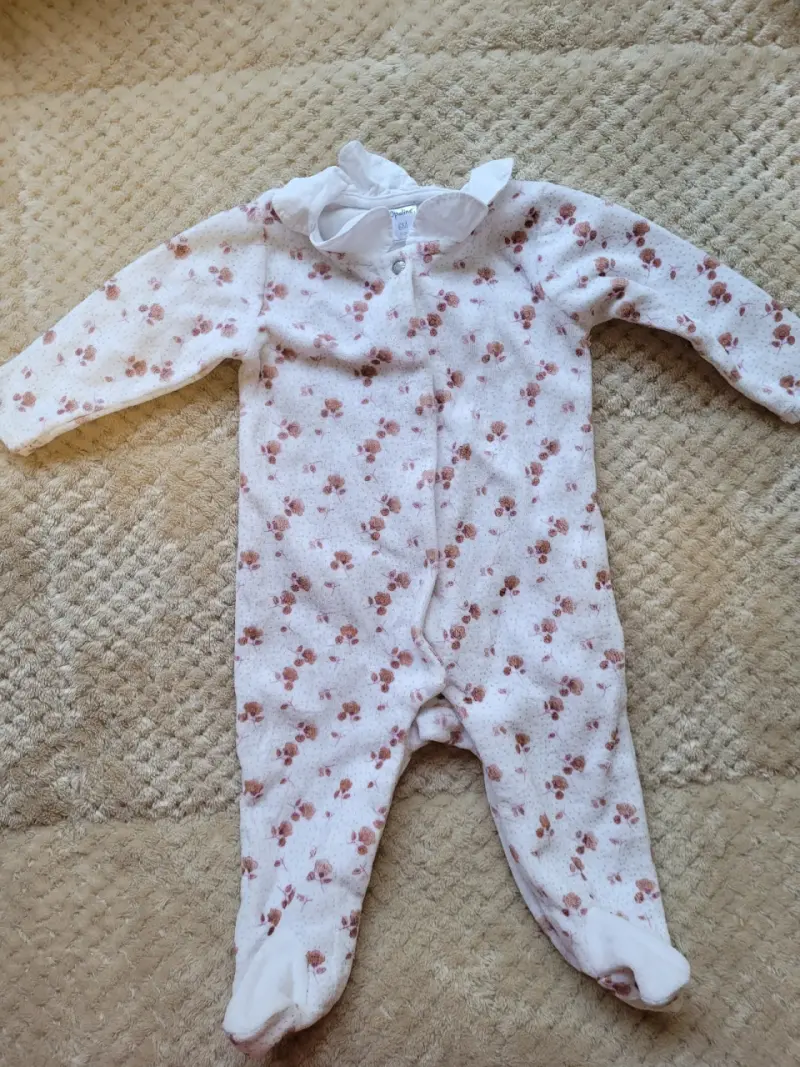 Enterito bebé floral blanco
