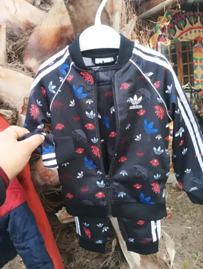 Conjunto deportivo infantil negro - miniatura 1
