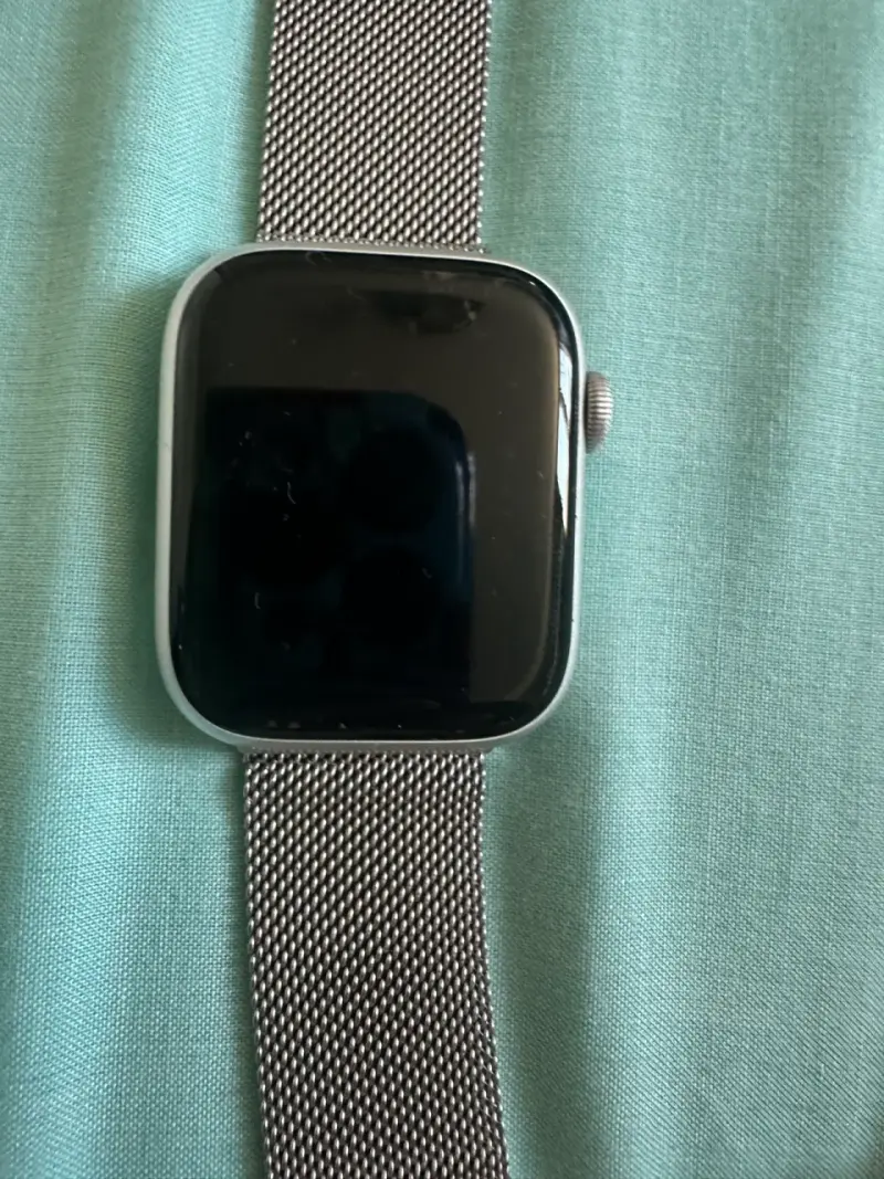 Smartwatch con malla metálica - 1