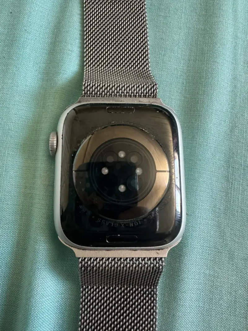 Smartwatch con malla metálica - 2
