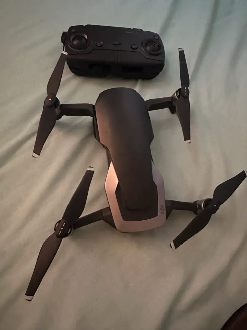 Drone con control remoto DJI - 1