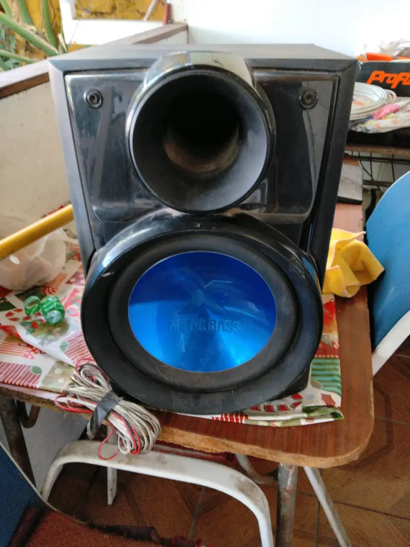 Parlante con subwoofer Metal Bass