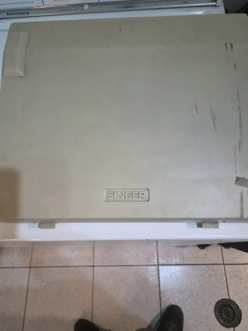 Máquina de escribir eléctrica Singer 1000 - 2