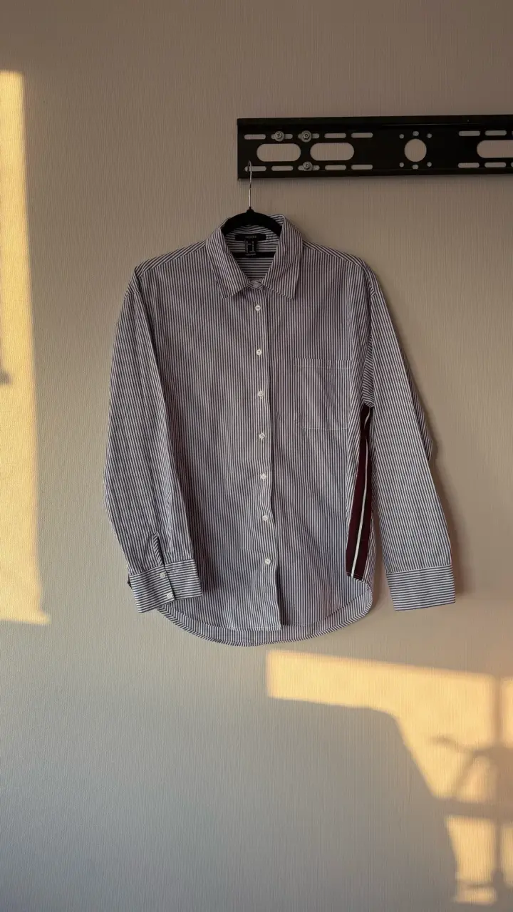 Camisa rayada azul y blanca - 2