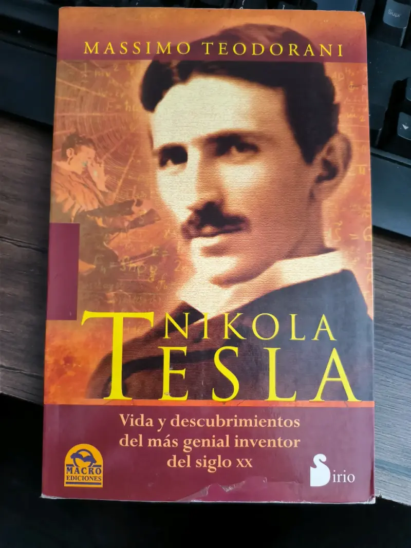 Libro sobre Nikola Tesla - 1