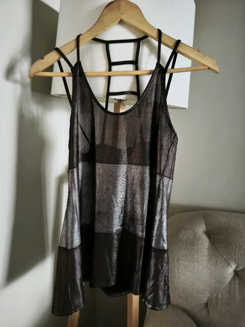 Blusa negra de tirantes - 1