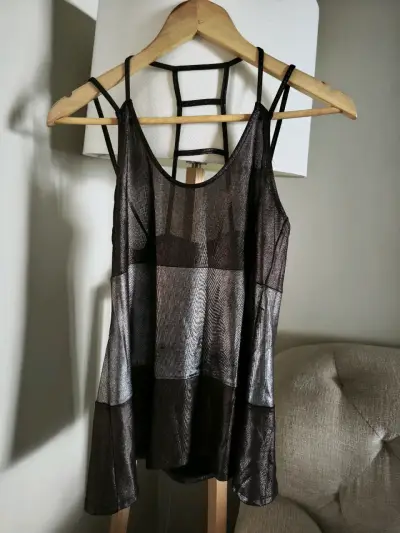Blusa negra de tirantes - miniatura 1