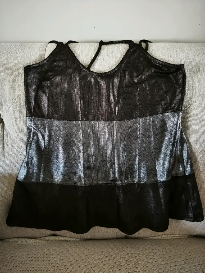 Blusa negra de tirantes - 2