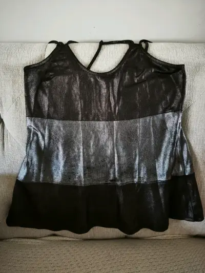 Blusa negra de tirantes - miniatura 2