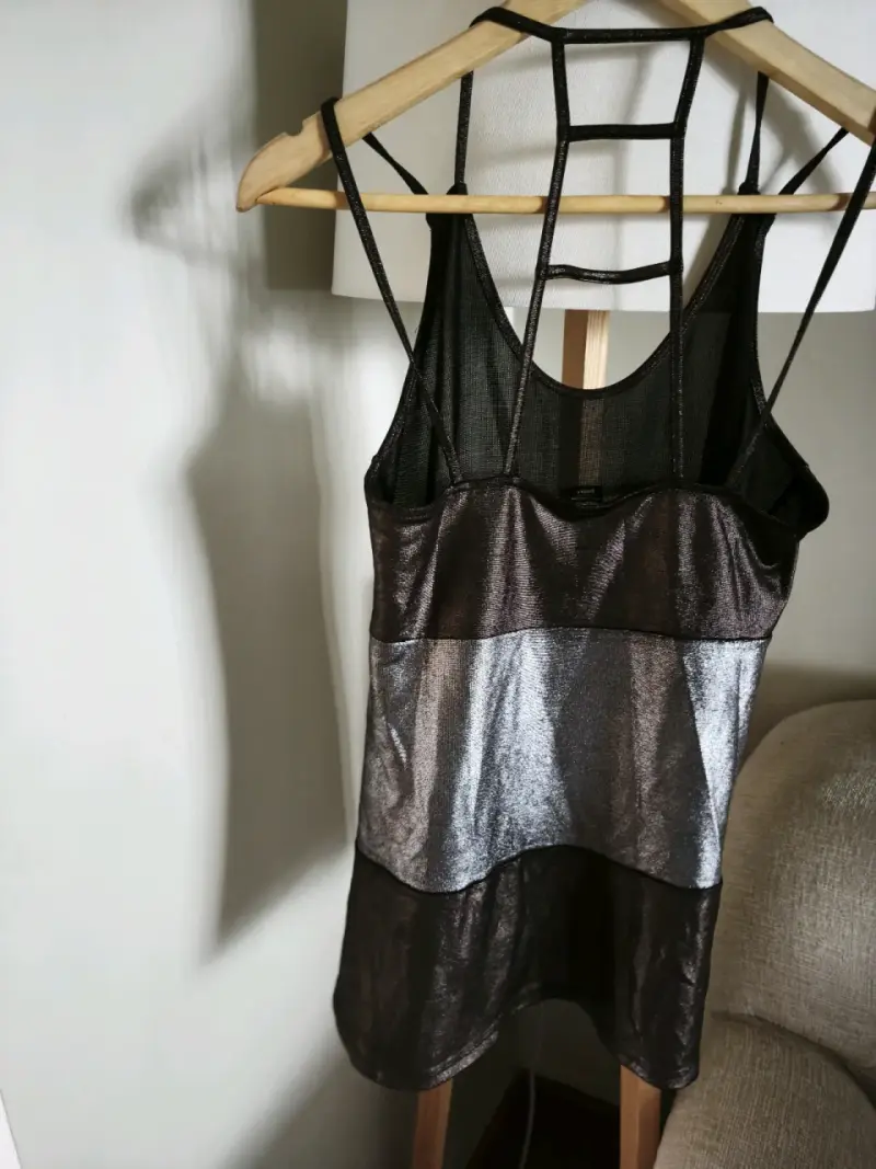 Blusa negra de tirantes - 4