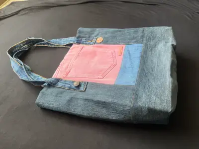 Bolso de mezclilla reciclada, hecho a mano 👜 - miniatura 3