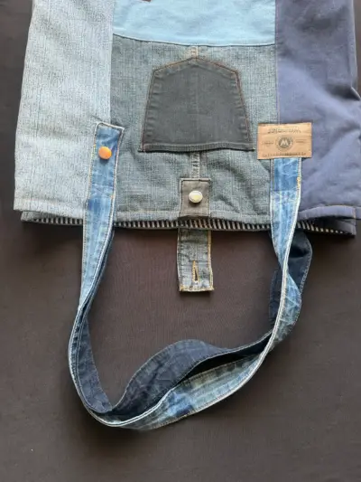 Bolso de mezclilla reciclada, hecho a mano 👜 - miniatura 3