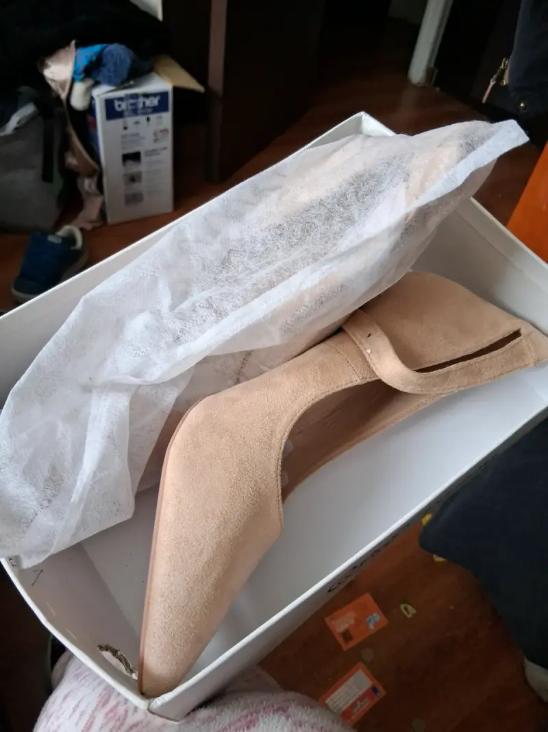 Zapatos beige de tacón nuevos. - 1