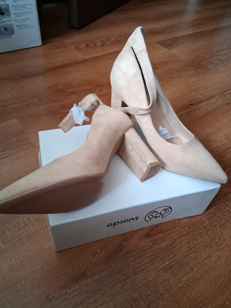 Zapatos beige de tacón nuevos. - 2