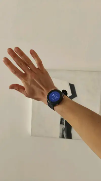 Reloj inteligente negro - miniatura 1