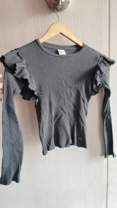 Polera gris con volantes talla 14 - miniatura 1