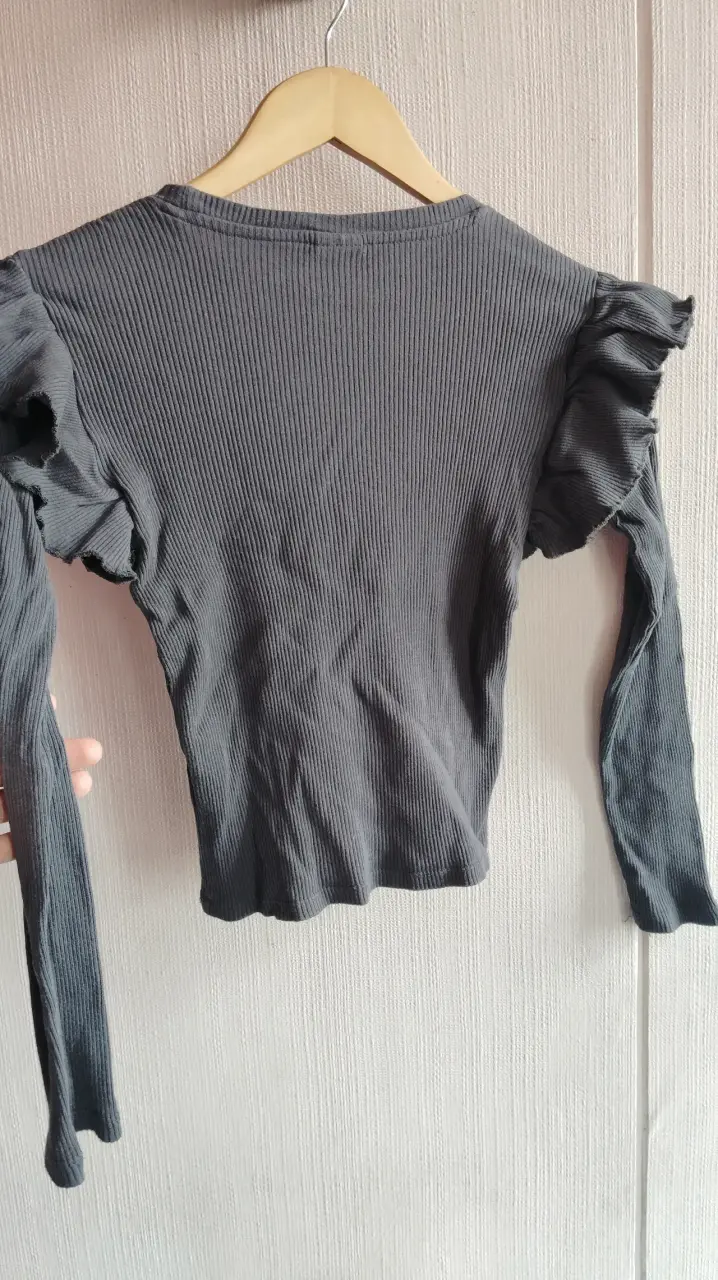 Polera gris con volantes talla 14 - 3