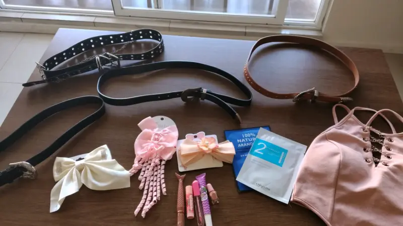 Cinturones y top rosa - 1