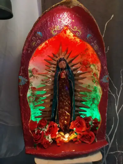 Virgen de Guadalupe iluminada - miniatura 2