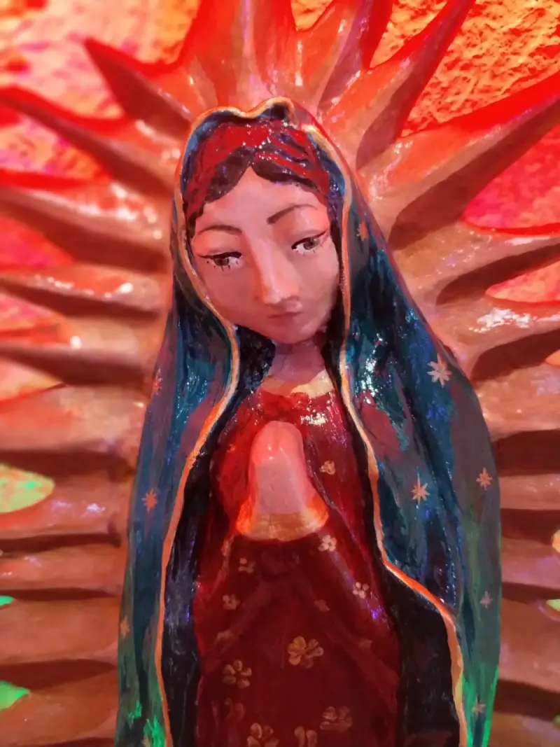 Virgen de Guadalupe iluminada - 3
