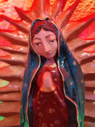 Virgen de Guadalupe iluminada - miniatura 3