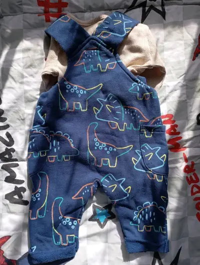 Enterito dinosaurios bebé azul - miniatura 3