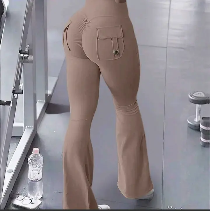 Pantalones acampanados color beige - 1