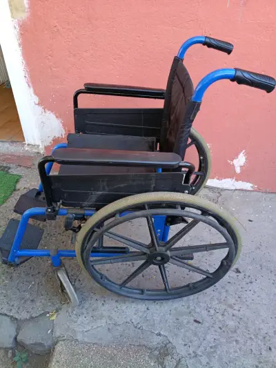 Silla de ruedas azul - miniatura 1