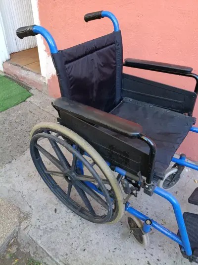 Silla de ruedas azul - miniatura 4