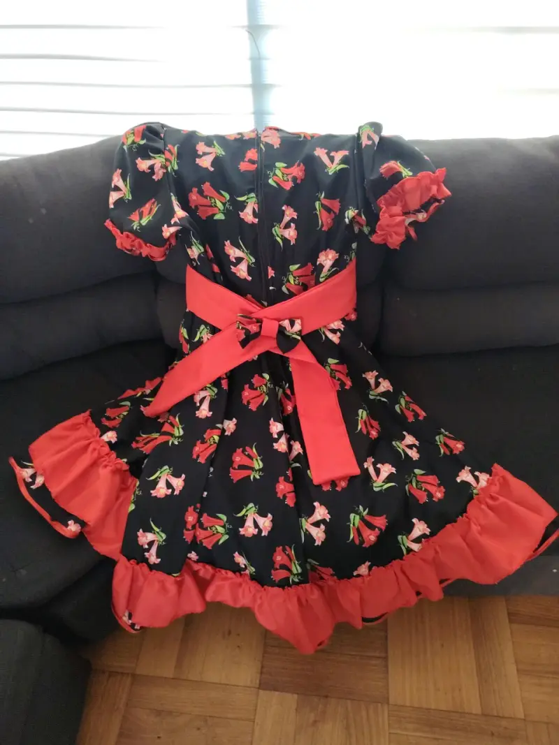 Vestido folclórico con flores - 2