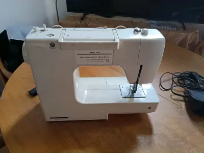 Máquina de coser Toyota - miniatura 2