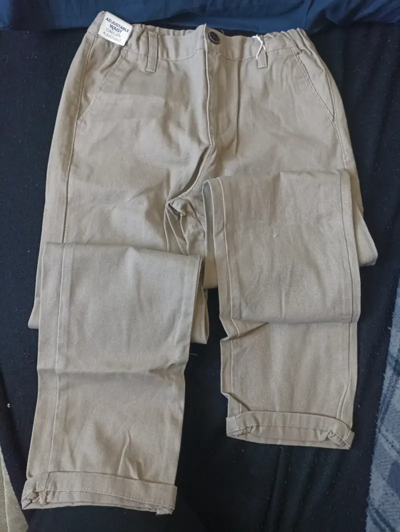 Pantalones beige ajustables