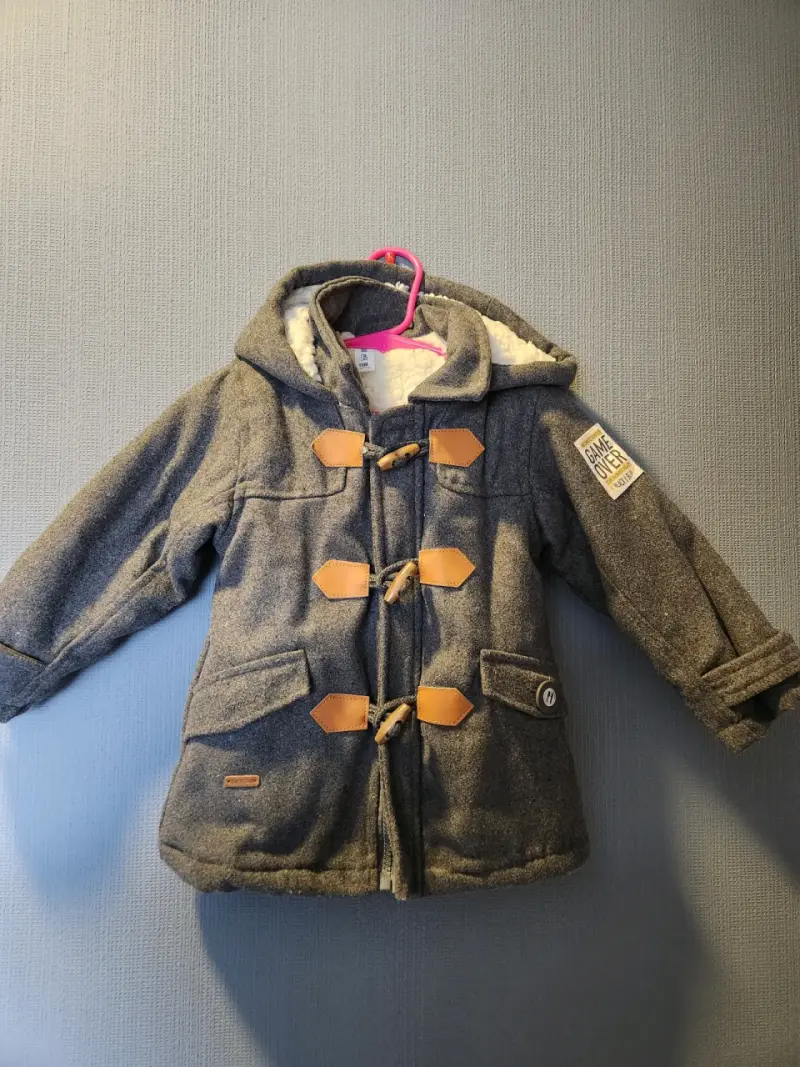 Abrigo infantil gris con capucha - 3