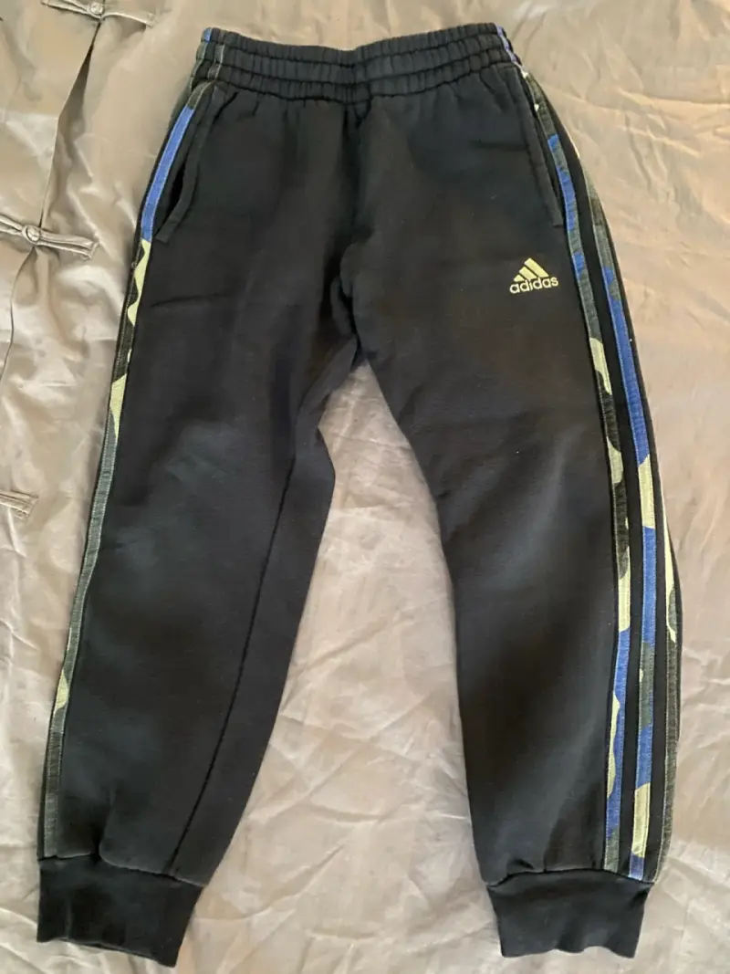 Pantalón deportivo Adidas negro