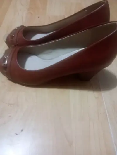 Zapatos de tacón abiertos marrones - miniatura 2