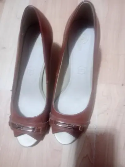 Zapatos de tacón abiertos marrones - miniatura 4