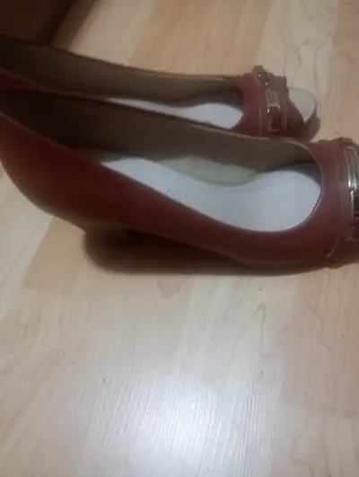 Zapatos de tacón abiertos marrones - miniatura 6