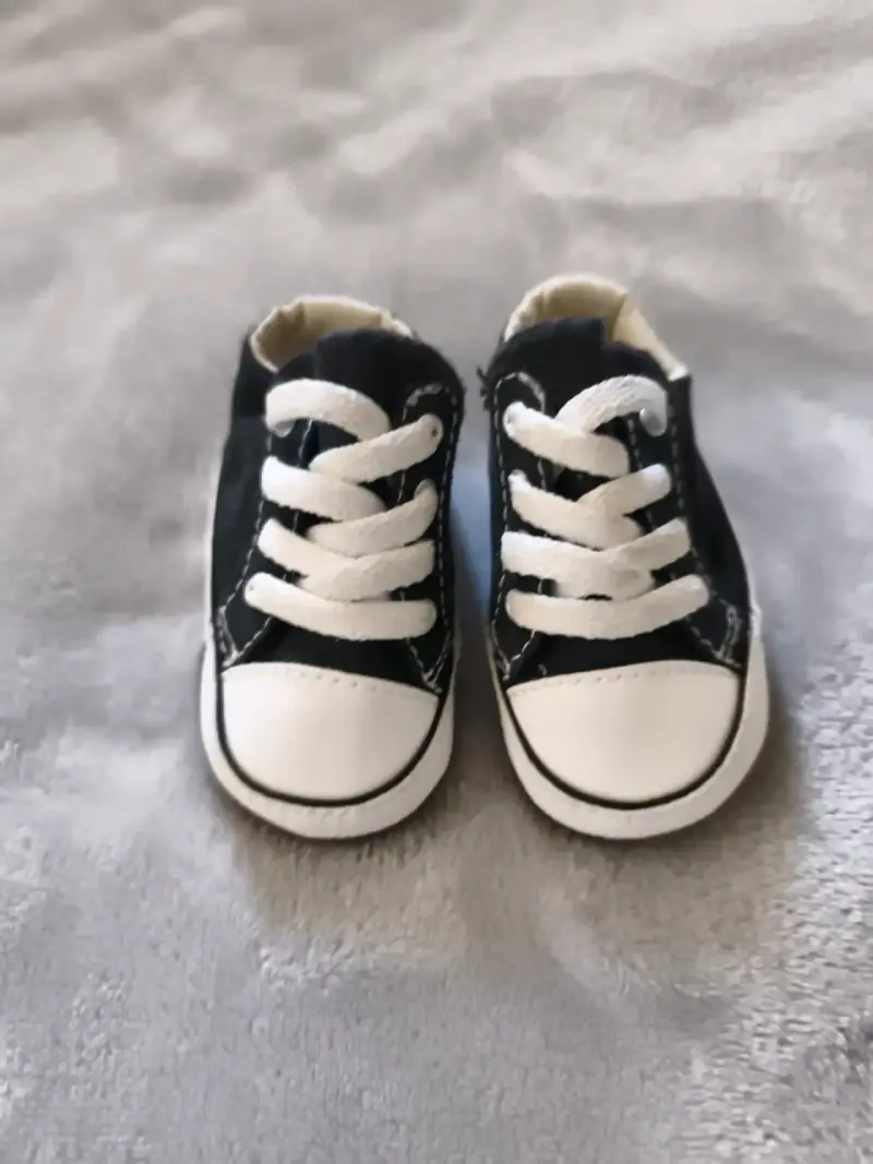 Zapatitos de bebé negros marca Converse - 1
