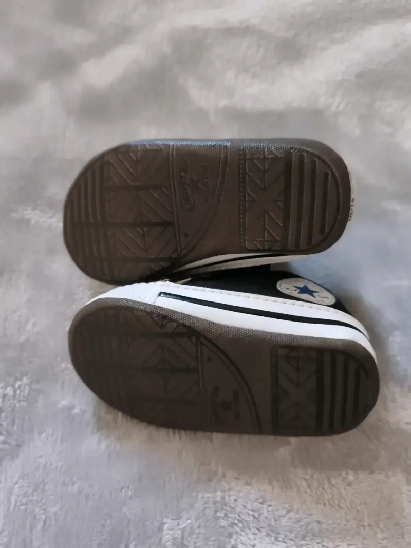Zapatitos de bebé negros marca Converse - 3