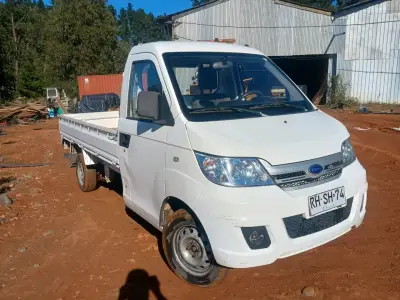 Camioneta de trabajo blanca - miniatura 1