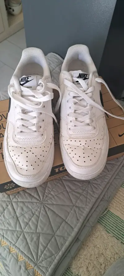 Zapatillas blancas Nike urbanas - miniatura 1