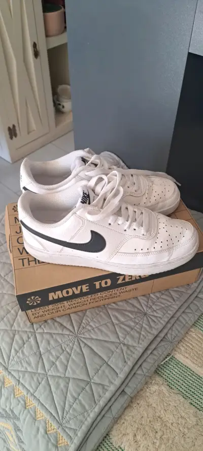 Zapatillas blancas Nike urbanas - miniatura 2
