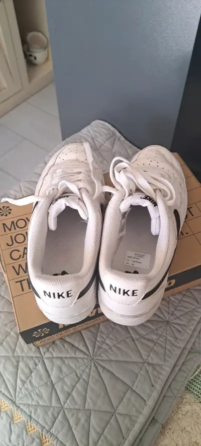 Zapatillas blancas Nike urbanas - miniatura 3