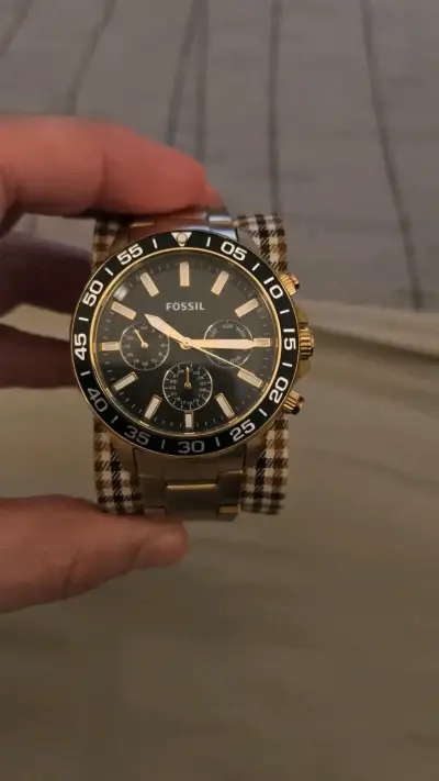 Reloj Fossil dorado con cronómetro - miniatura 1