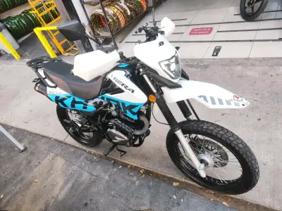 Moto Bera 150cc blanca nueva - miniatura 1