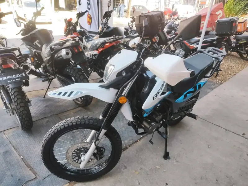 Moto Bera 150cc blanca nueva - 2